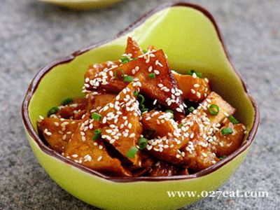 蜜汁叉烧豆腐角的做法 蜜汁叉烧豆腐角的做法