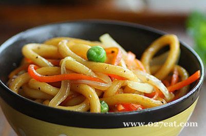 杂蔬肉丝炒乌东的做法 杂蔬肉丝炒乌东的做法