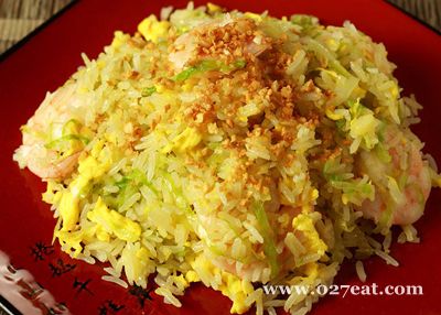蒜香虾仁炒饭的做法 蒜香虾仁炒饭的做法
