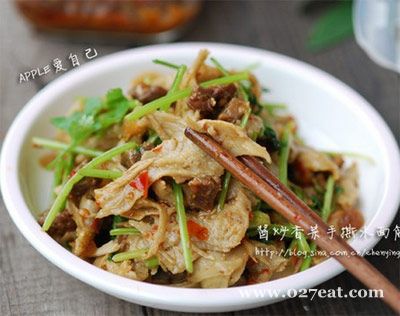 酱炒香菜手撕水面筋的做法图片,如何做,酱炒香菜手撕水面筋怎么做好吃详细步骤的做法