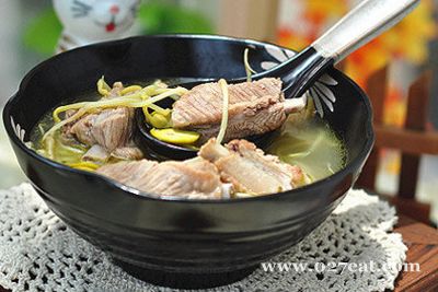 高营养又清火 豆芽排骨汤的做法 高营养又清火 豆芽排骨汤的做法