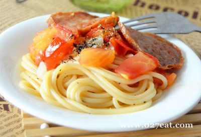 肉饼蒜香番茄意面的做法 肉饼蒜香番茄意面的做法