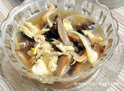 鱿鱼酸辣汤的做法 鱿鱼酸辣汤的做法