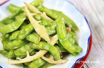 软荚豌豆炒春笋的做法 软荚豌豆炒春笋的做法