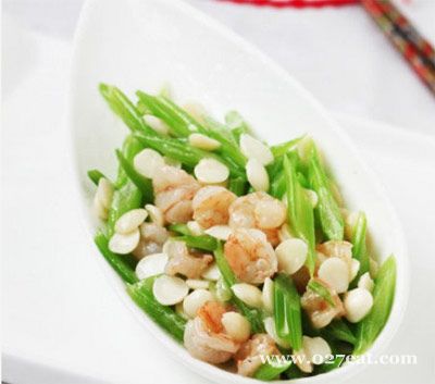 杏仁西芹炒虾仁的做法 杏仁西芹炒虾仁的做法