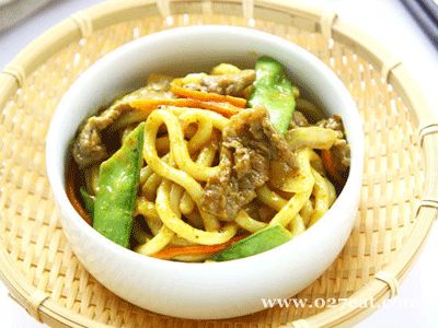 咖喱牛肉炒乌冬的做法图片,如何做,咖喱牛肉炒乌冬怎么做好吃详细步骤的做法