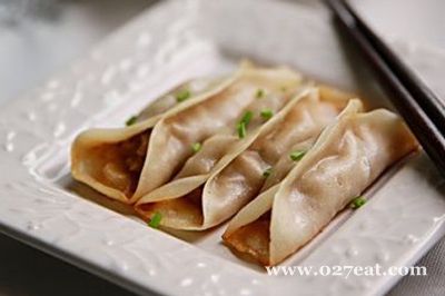 洋葱牛肉锅贴的做法 洋葱牛肉锅贴的做法