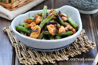 芽菜扁豆炒鸡片的做法 芽菜扁豆炒鸡片的做法