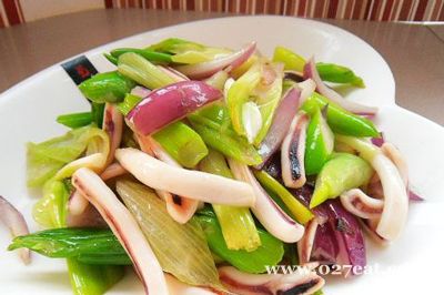 双葱爆鱿鱼的做法 双葱爆鱿鱼的做法