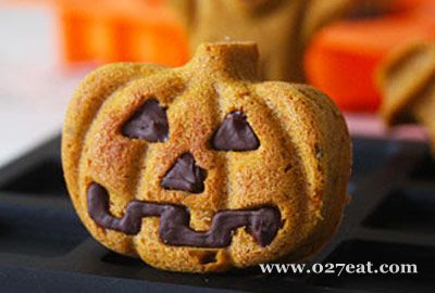 鬼脸南瓜奶酪丁磅蛋糕的做法 鬼脸南瓜奶酪丁磅蛋糕的做法