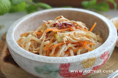 鸡丝莴笋凉拌面的做法 鸡丝莴笋凉拌面的做法