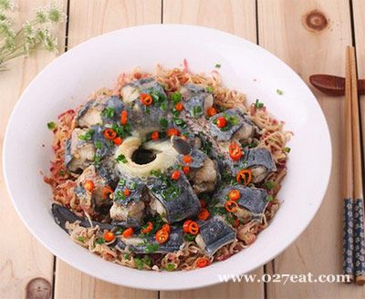 萝卜皮丝蒸鳗鱼的做法 萝卜皮丝蒸鳗鱼的做法