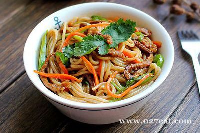 蚝汁牛肉炒米线的做法 蚝汁牛肉炒米线的做法