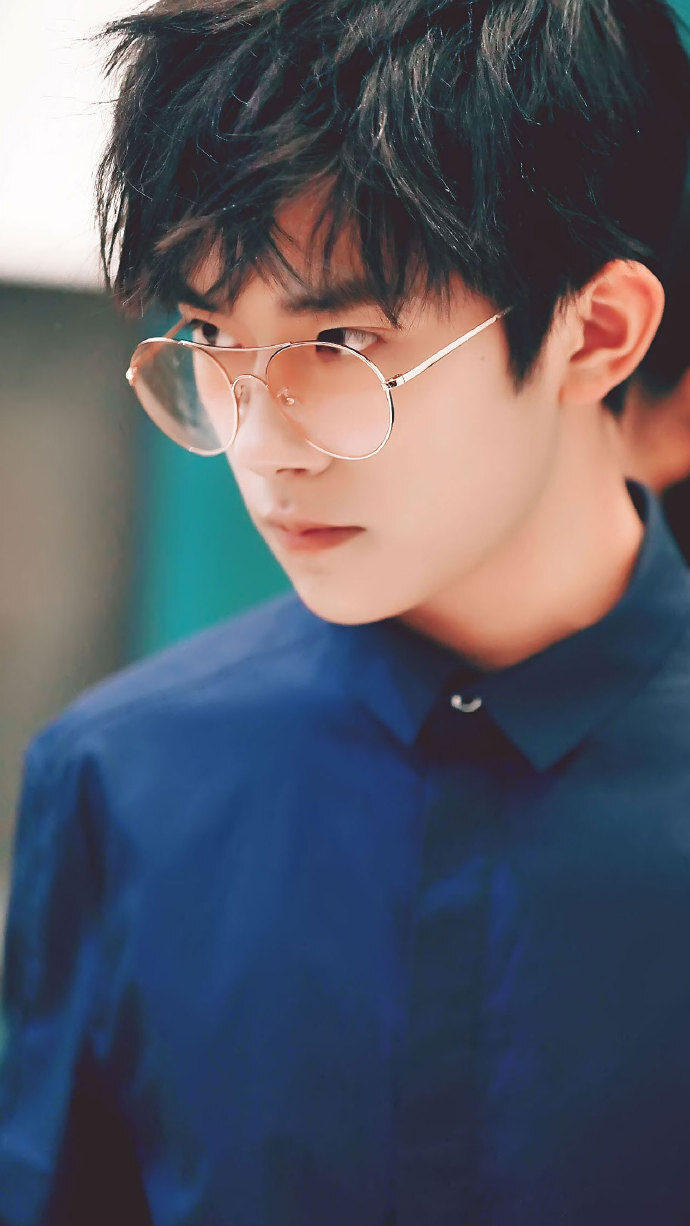 陈可辛赞易烊千玺是个有灵气的小孩 www.6a8a.com